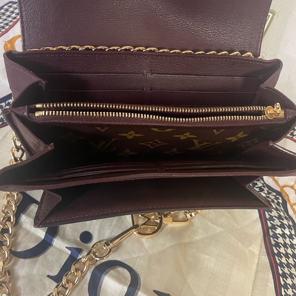 LV cross body purse ( no chain included) - Picture 2 of 13